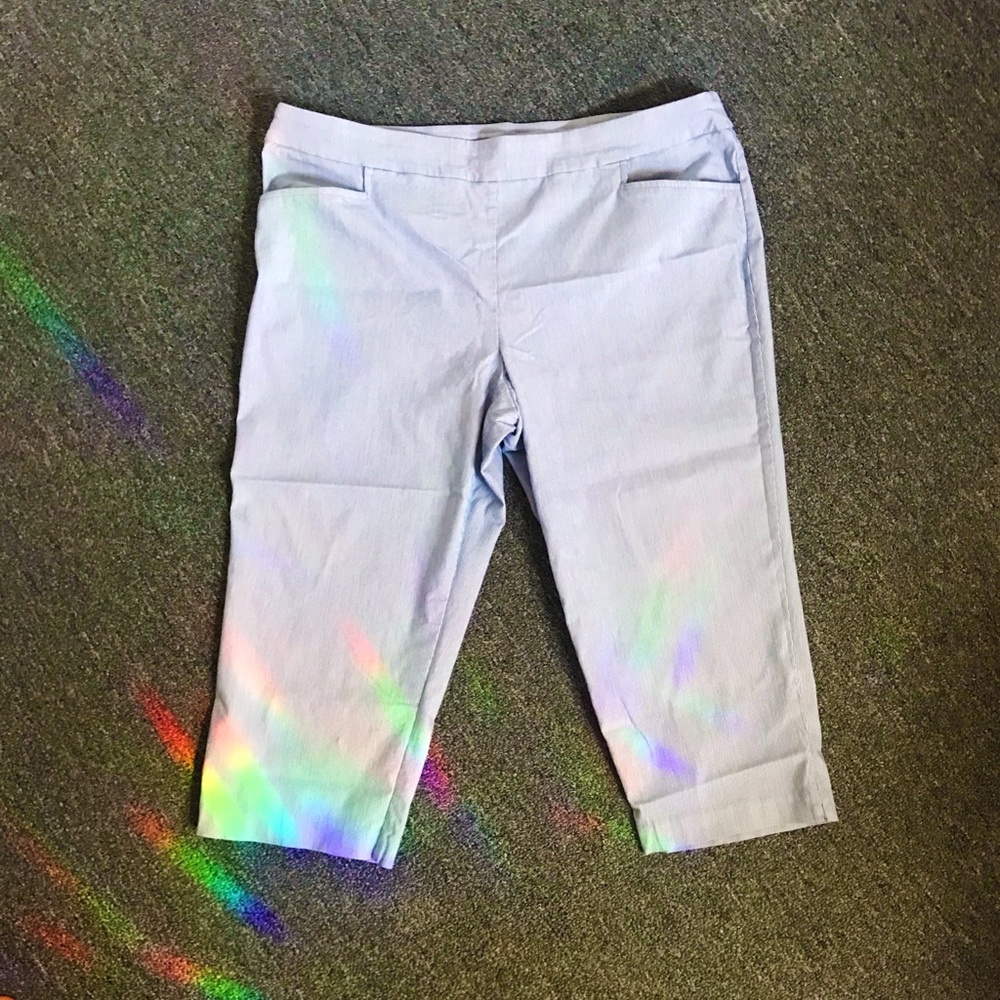 Time & Tru Capri Pants